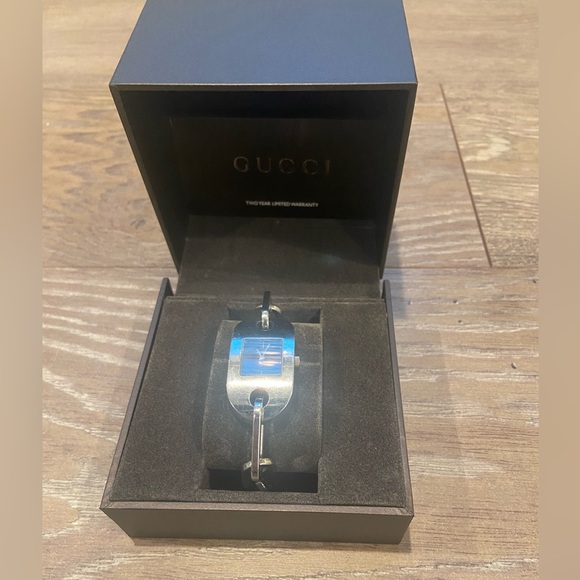 Silver Gucci Watch - Picture 2 of 9